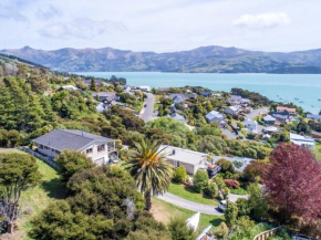 Hilltop Haven - Akaroa Holiday Home